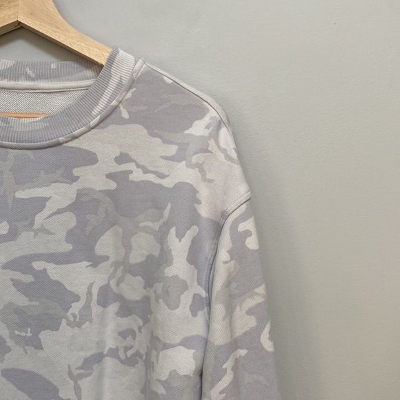 ❗️SOLD❗️2020 Lululemon Grey Camouflage LS Perfectly Crew Sweatshirt Si… - Picture 4 of 6
